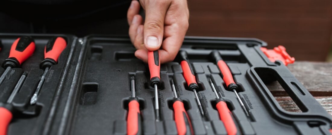 JAKEMY 69-in-1 Ratchet Screwdriver Set Review: A Real iFixit Alternative?