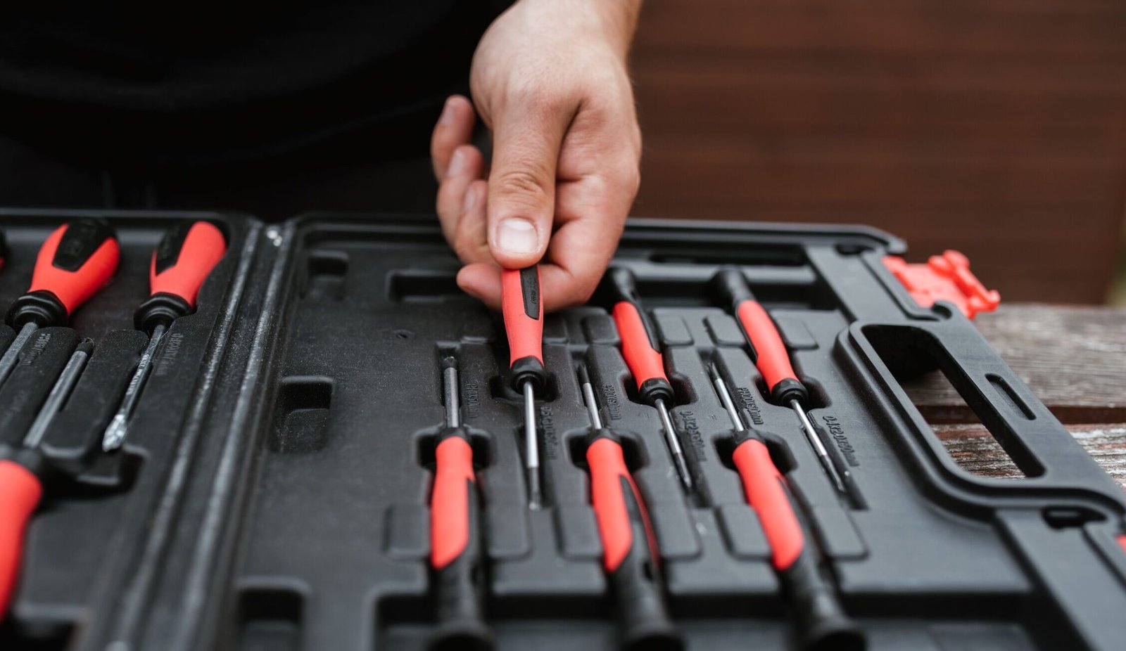 JAKEMY 69-in-1 Ratchet Screwdriver Set Review: A Real iFixit Alternative?