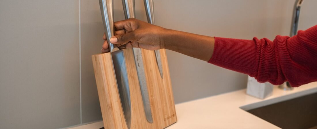 Yatoshi Professional 15-Piece Knife Set Review: Restaurant-Quality Look, Home Kitchen Price?